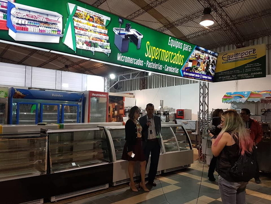 Cake cabinet can be customized